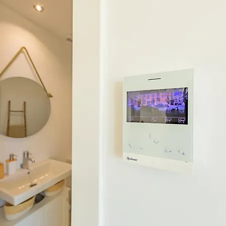 Apartment Centric, Amazing Views, Garage And Fibre Wifi *