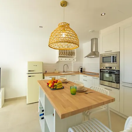 Apartment Centric, Amazing Views, Garage And Fibre Wifi