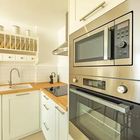 Apartment Centric, Amazing Views, Garage And Fibre Wifi *