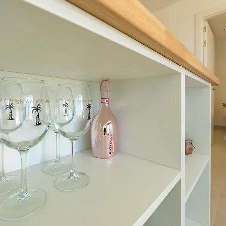Apartment Centric, Amazing Views, Garage And Fibre Wifi *